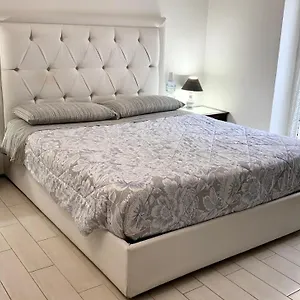 https://roma-gordiani-house-internal-parking.it-romehotels.com